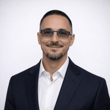 Dzemo Huric headshot